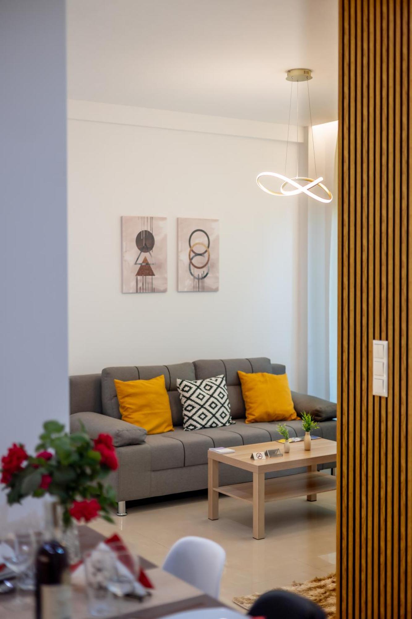 Pagani Urban - Premium Private Apartment Kalamata Esterno foto